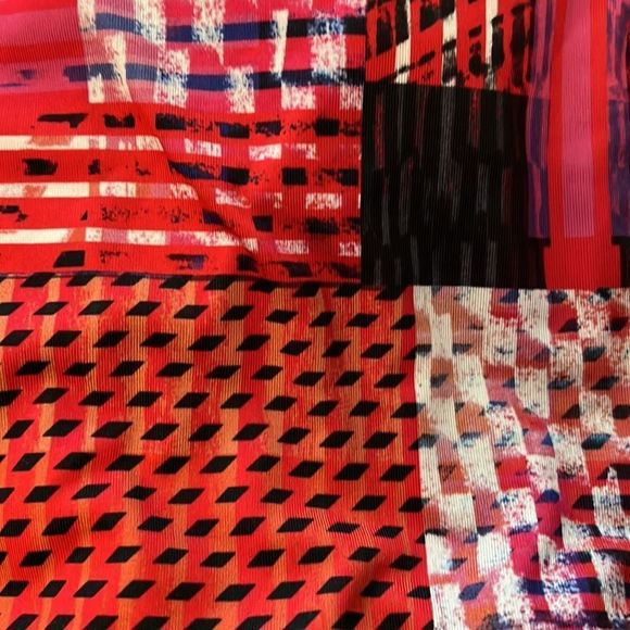 Scoop neck short sleeve tunic - Picture 2 of 3